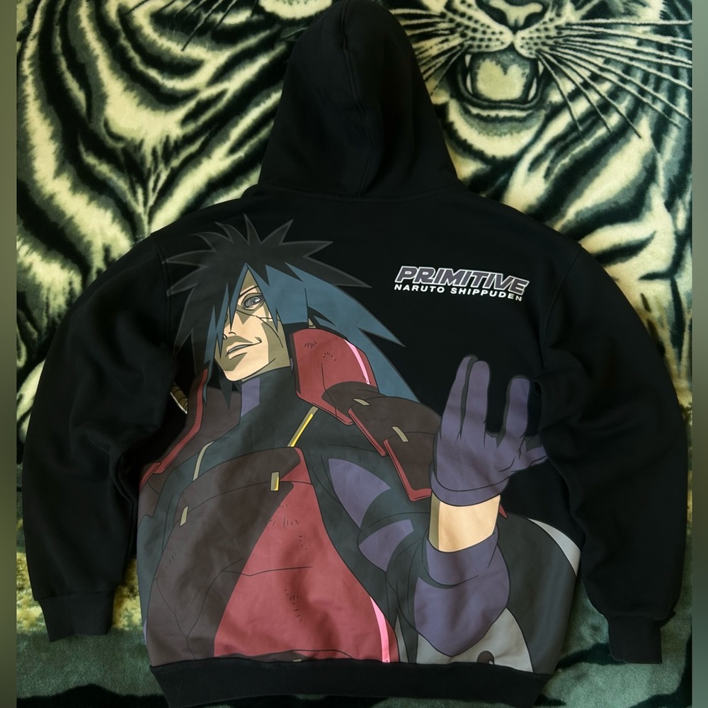 -Primitive x Naruto Shippuden Black Madara Uchiha Hoodie
-Size L